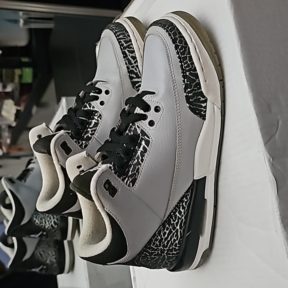 Jordan 3 Retro Wolf Grey Size 6.5 Youth Size 8 Woman